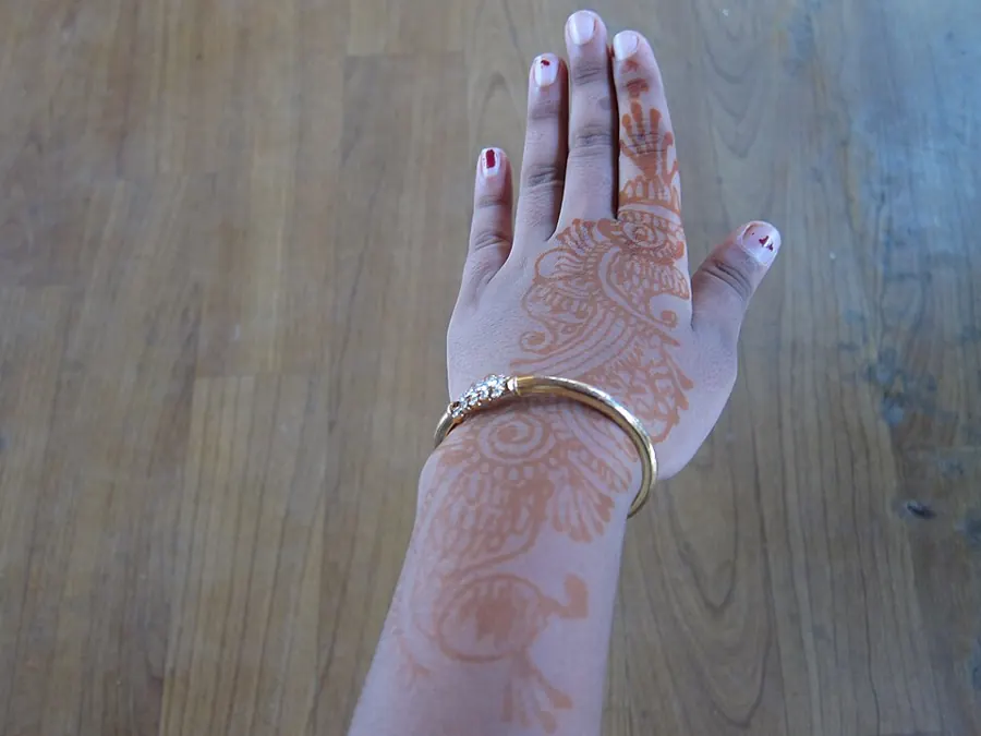 Party henna, one hand